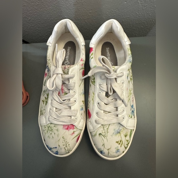 BareTraps NISHELLE Women's Casuals sneakers white floral sneakers size 7 - Picture 4 of 7
